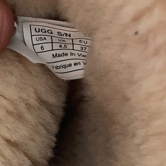 UGG Bailey Button Triplet Boot - Picture 3 of 8